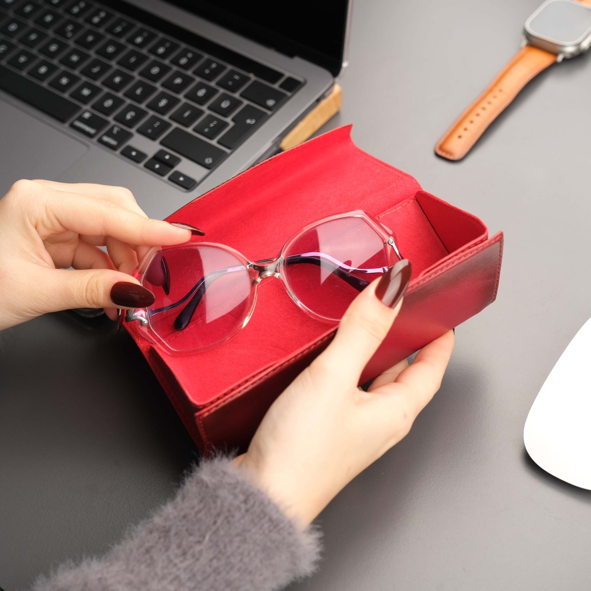 Deri Gözlük Kılıfı ile Gözlüklerinizi Nasıl Korursunuz? | TORONATA