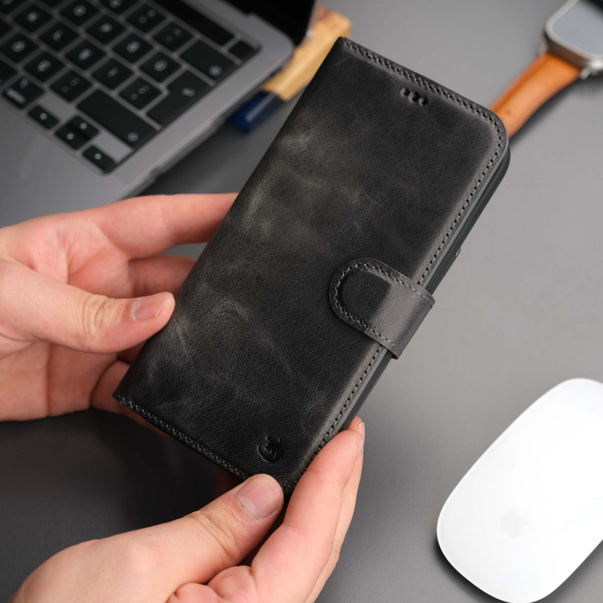 Casper iPhone 18 Pro Max full-grain leather wallet case - Grey - view 46