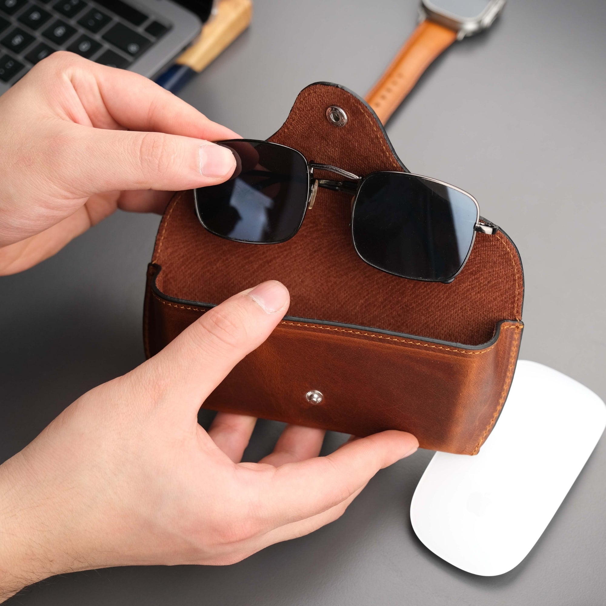 rochester-tam-tahilli-hakiki-deri-gozluk-kilifi-antik-kahve #color_antik-kahve