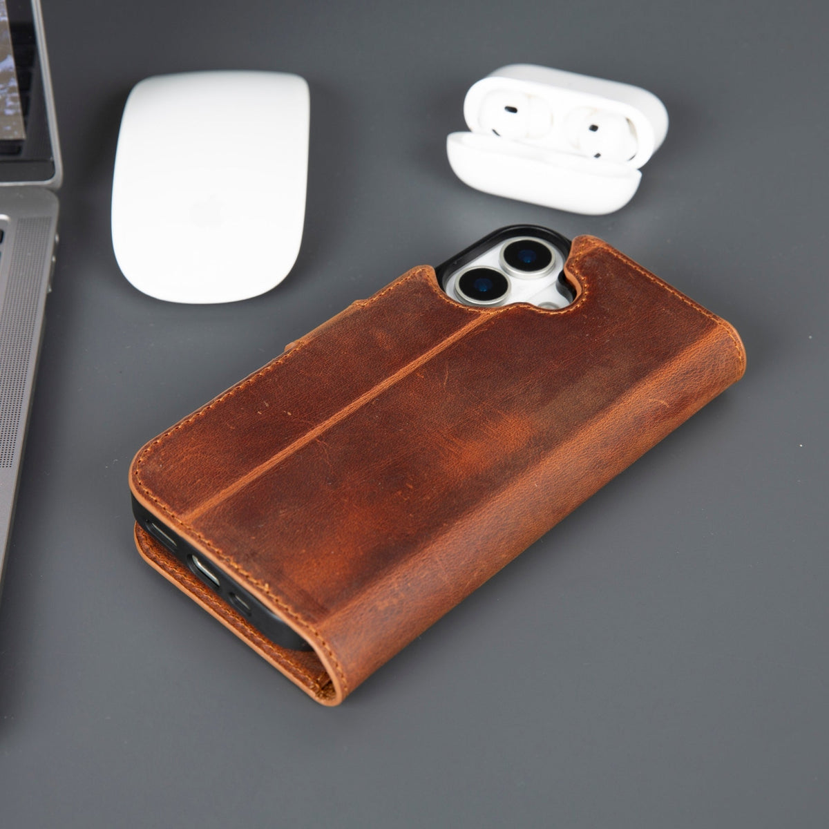 Casper iPhone 18 full-grain leather wallet case - Antic Brown - view 2 #color_antik-kahve