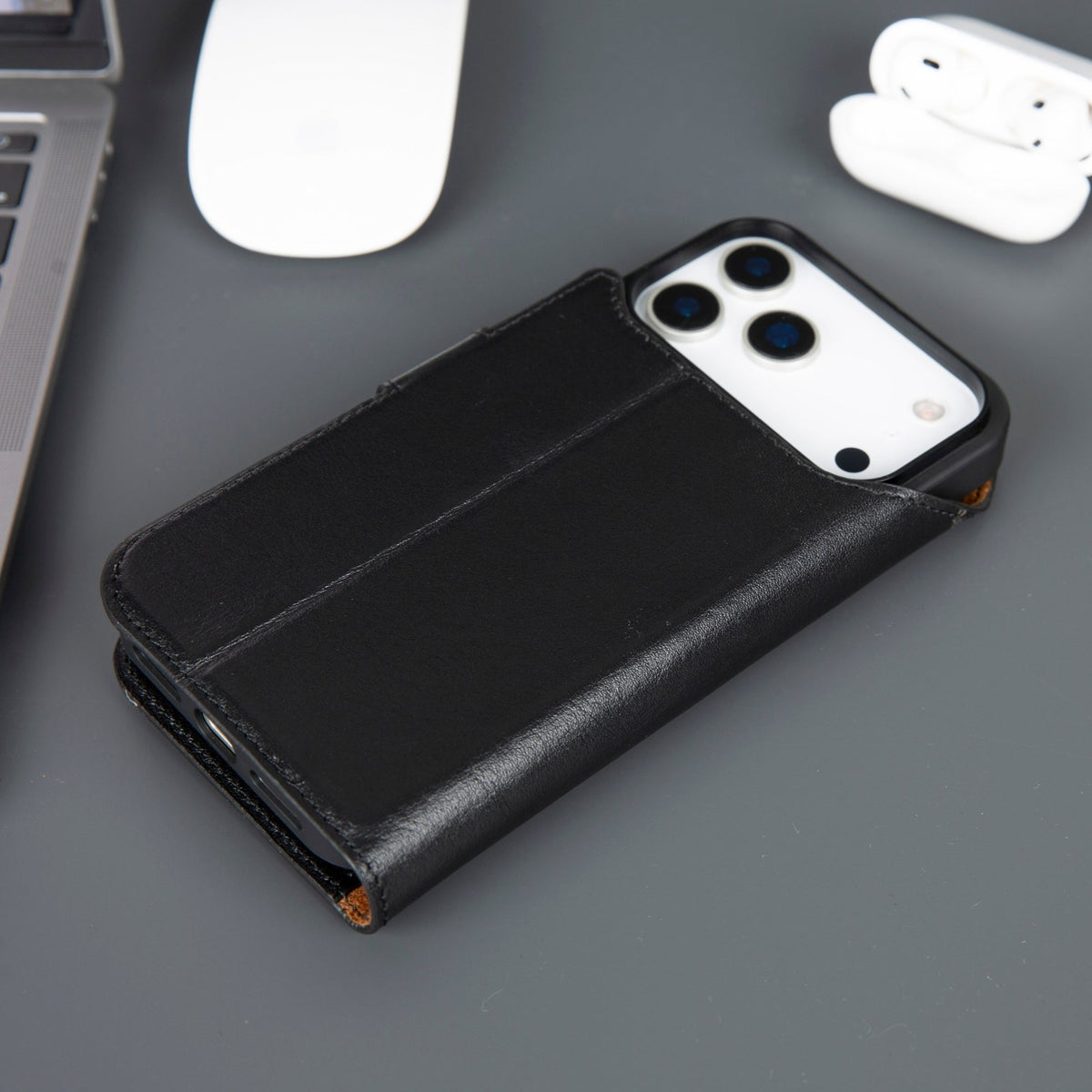 Casper iPhone 18 Pro full-grain leather wallet case - Black - view 13 