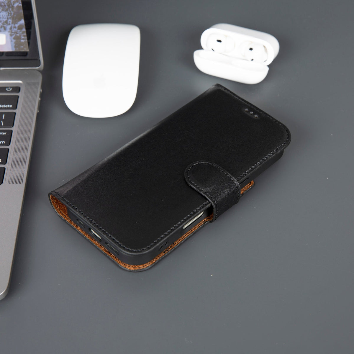 Casper iPhone 18 Pro full-grain leather wallet case - Black - view 14 